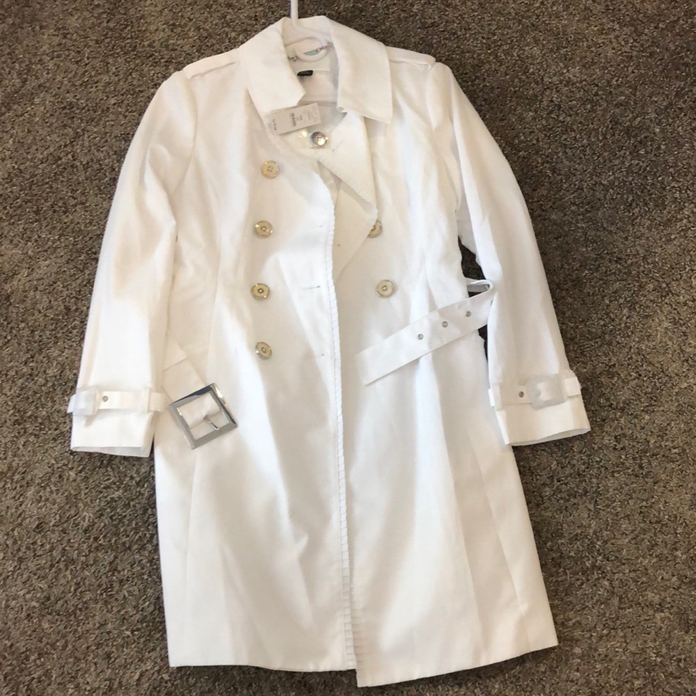 Brand new stunning White House Black market trench
